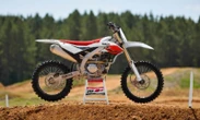Mengupas Pembaruan di Motor Trail Yamaha Edisi 70th Anniversary