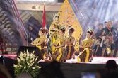 Kolaborasi 8 Sanggar Meriahkan Pentas Senandung Cirebon Bersatu dalam Warisan Budaya