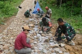 TNI Bangun Akses Jalan Desa Terpencil di Nias, Warga Senang
