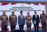 Tokoh Muhammadiyah Yendra Fahmi Terima Bintang Legiun Veteran RI