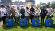 Bea Cukai Sumbawa Musnahkan BKC Ilegal Hasil Penindakan di 2024, Ada Rokok dan Miras