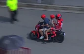 Viral! Marc Marquez Dibonceng Ayah dan Ibu Pecco Bagnaia
