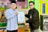 Kemenag Serahkan KMA Tukar Menukar Wakaf Ponpes Al-Quraniyah