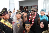 Momen Rapper Amerika Melly Mike Bertemu Dikha, Bocah Pacu Jalur yang Viral