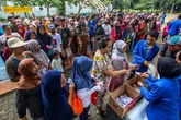 Harga Kebutuhan Pokok Meroket, Mahasiswa Esa Unggul Berbagi dengan Warga