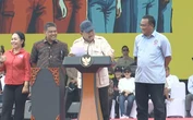 Prabowo Cemburu sama Teddy Indra Wijaya, Mbak Puan Tertawa