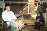 Dikunjungi Taj Yasin, Lansia Sebatang Kara Ini Terharu, Rumahnya Akan Diperbaiki