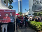 Antusias Warga Sambut Cek Kesehatan Mata Gratis dari Baguna PDIP di Bundaran HI
