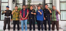 Bea Cukai Serahkan Tersangka dan Barbuk Penyelundupan Rokok Ilegal ke Kejati Riau
