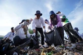 Peduli Lingkungan, Telkom Kumpulkan 1,4 Ton Sampah di Pantai Galosong