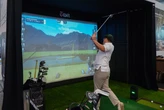 Inovasi Teknologi Proyektor Teranyar, Sensasi Main Golf Indoor Lebih Realistis