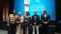 Founder IIAwards Denanda Audri Beri Penghargaan kepada Influencer Berpengaruh