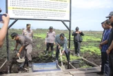 Cegah Oknum Manfaatkan Lahan Bekas Karhutla, Polres Inhu Pasang 24 Plang Peringatan