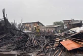 Kebakaran Menghanguskan 12 Kios Kayu di Sukahaji Bandung