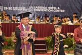 Dhika Aura Farming Meriahkan Wisuda ke-71 Unilak