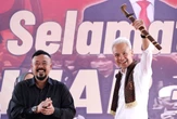 Hadiah 2 Pusaka Warga Karawang untuk Ganjar, Pesan & Harapan kepada Capres Pilihan