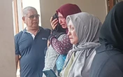 Jenazah Ibunda Jeje Govinda Tiba, Tangisan Kerabat Terdengar Hingga Luar Rumah Duka