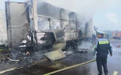 Truk Ekspedisi JNE Terbakar di Tol Pekanbaru-Dumai, Gegara Sepeda Listrik?