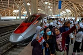 Adian Napitupulu Minta Pemerintah Kaji Ulang Pembengkakan Biaya Kereta Cepat Whoosh