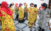 Siti Atikoh dan Alam Sebarkan Nilai-Nilai Kebaikan dari Ganjar Pranowo