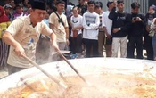 Putra Siregar & Bobon Santoso Berkolaborasi, Masak 1.000 Porsi Daging Kurban