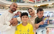 Raffi Ahmad dan Nagita Slavina Akhirnya Perlihatkan Wajah Bayi Lily