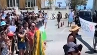 Video: Gaza protesters block Israeli tourists from Greek island
