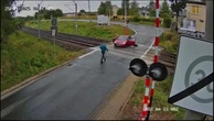 Car loses wheel on level crossing as train approaches in dramatic clip