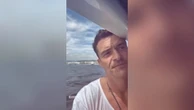 Orlando Bloom belts out Oasis hits at Heaton Park show
