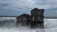 Moment North Carolina beach house collapses into ocean