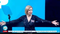 Reform mayor belts out own song in bizarre conference entrance