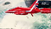 Moment Red Arrows fly over Niagara Falls captured in stunning video