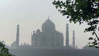 Taj Mahal disappears behind smog as pollution persists across India