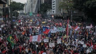 Brasil vai às ruas para gritar "Fora Bolsonaro!" no dia das 500 mil mortes
