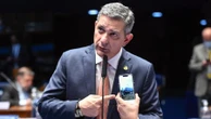 Eduardo tentou, mas não atrapalhou comitiva nos EUA, diz senador do PT