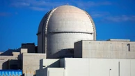 Drone atinge usina nuclear de Abu Dhabi; autoridades descartam risco