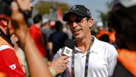 Hélio Castroneves promete repetir escalada histórica no alambrado de Interlagos