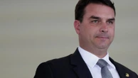 Flávio Bolsonaro esteve em reunião com dono da Precisa em 2020, diz revista