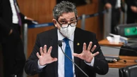 Senador do PT diz que denunciou Bolsonaro na PGR por tráfico de influência