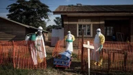 Surto de ebola na África liga alerta; risco para brasileiros ainda é baixo
