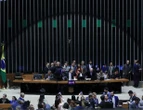Câmara dos Deputados aprova urgência de projeto que proíbe descontos automáticos no INSS