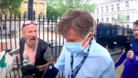 Jornalista da BBC sofre ataques de manifestantes contrários ao lockdown