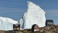 Iceberg gigante se aproxima de povoado na Groenlândia e governo faz alerta