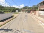 Motorista é preso por embriaguez após capotar carro em Monteiro Lobato