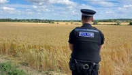 Avião de pequeno porte cai em campo e mata duas pessoas na Inglaterra