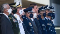 Bolsonaro expõe generais ao ridículo e à humilhação