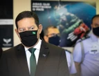 Mourão lamenta exclusão de Bolsonaro e critica passaporte sanitário