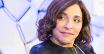 Renúncia da CEO do X um dia após IA gerar resposta antissemita cria mais um problema para os negócios de Musk
