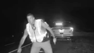 Policiais escapam de atropelamento nos EUA por 'fração de segundo'; assista