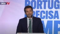 Líder de extrema direita em Portugal passa mal após beber água; veja vídeo